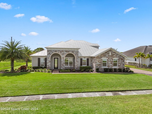 view of front of house featuring a front lawn