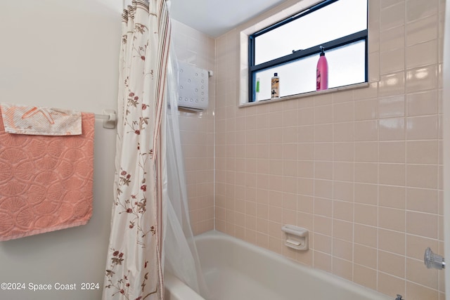 bathroom featuring shower / tub combo