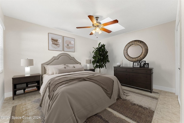 bedroom with ceiling fan