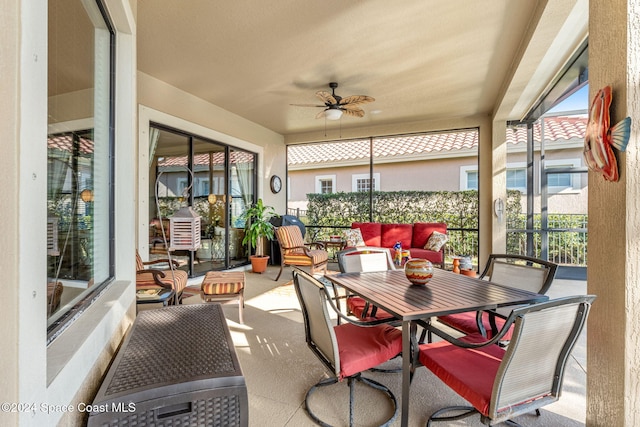 sunroom with ceiling fan