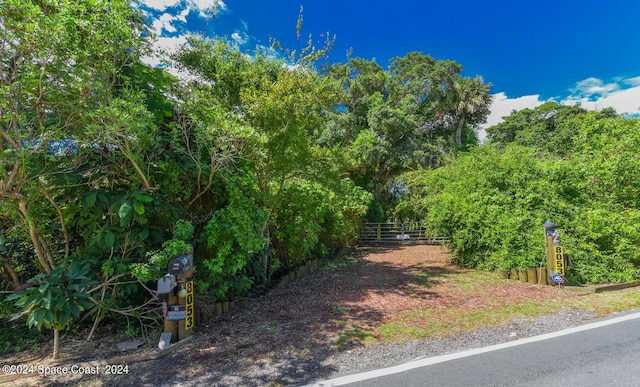 8053 S Indian River Dr, Ft Pierce, FL 34982 - view of yard