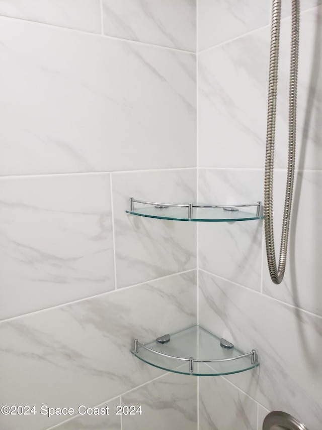 bathroom featuring tiled shower