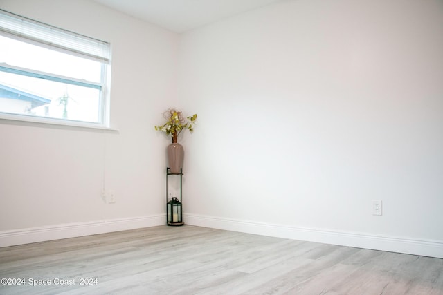 empty room featuring light hardwood / wood-style flooring