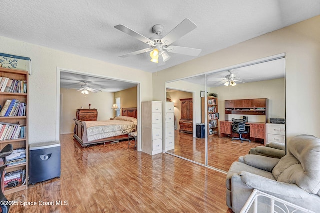 818 Spanish Wells Dr, Melbourne, FL 32940 - bedroom featuring ceiling fan, wood finished floors, a textured ceiling, and a closet