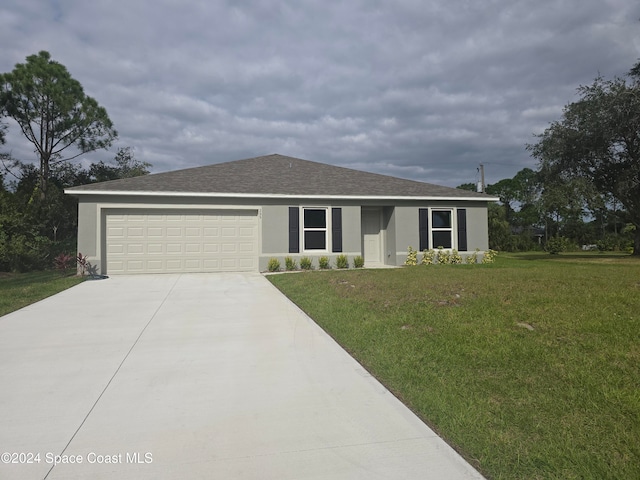 view of front facade featuring a garage and a front lawn