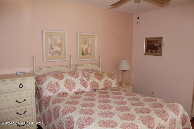 bedroom featuring ceiling fan