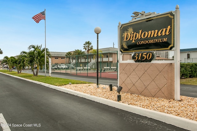 view of community / neighborhood sign