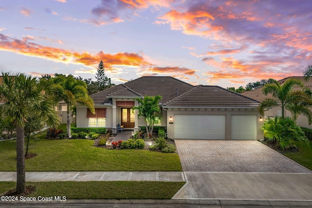 view of front of home featuring a yard and a garage