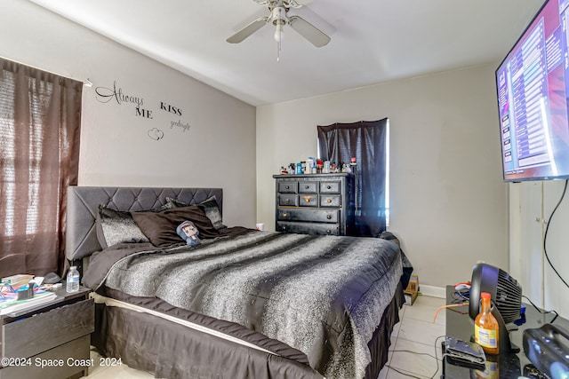 bedroom featuring ceiling fan