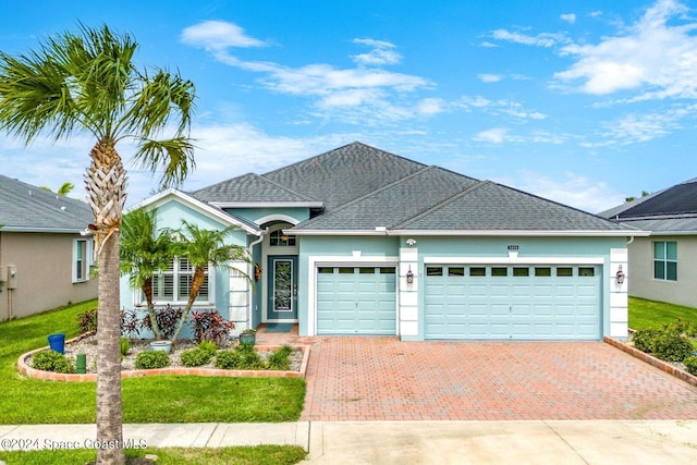 view of front facade featuring a front yard and a garage