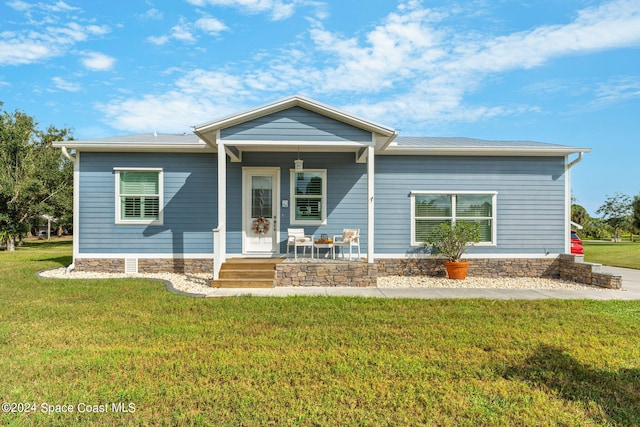 view of front facade with a front lawn and a porch