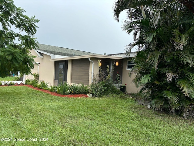 view of front of house with a front yard