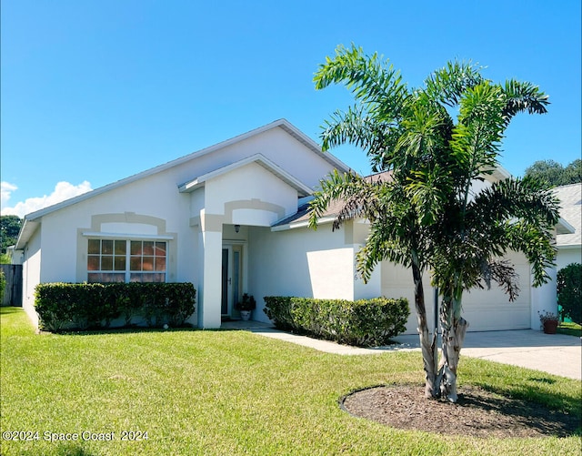 single story home featuring a front lawn