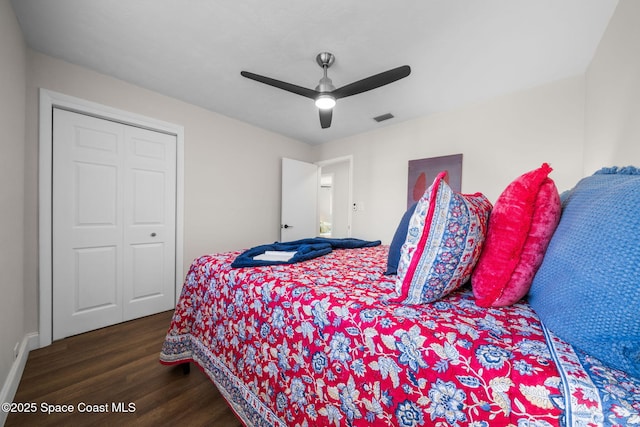 bedroom with dark wood-type flooring and ceiling fan