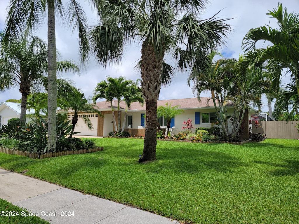 view of front of house with a front yard