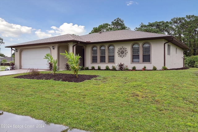 view of front facade featuring a front yard and a garage