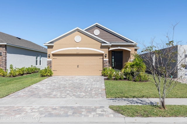 view of front of house featuring a front yard and a garage