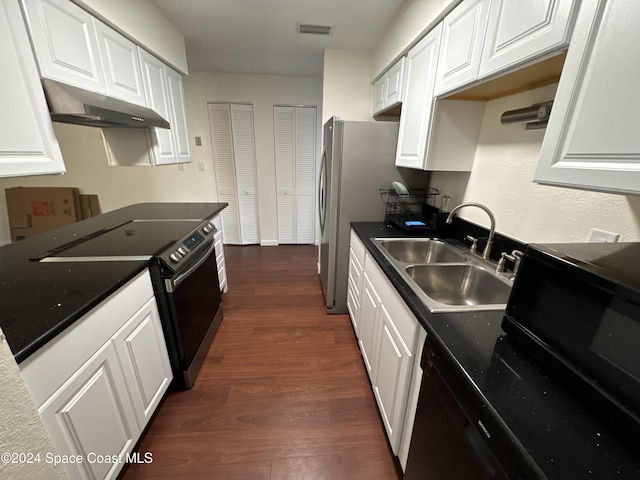 kitchen featuring visible vents, dark wood finished floors, a sink, black appliances, and under cabinet range hood