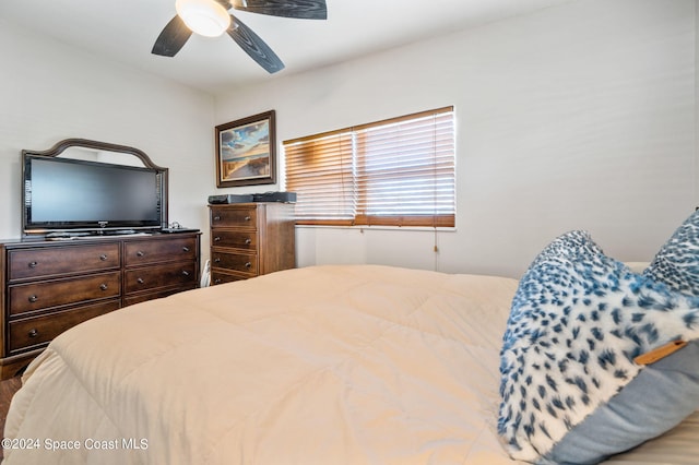 bedroom featuring ceiling fan