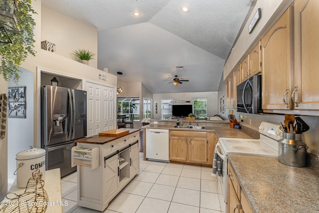 kitchen with kitchen peninsula, a textured ceiling, ceiling fan, and white appliances