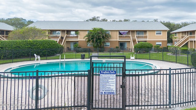 view of swimming pool