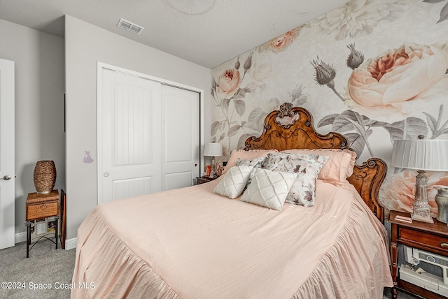 bedroom featuring carpet floors, a closet, and a textured ceiling