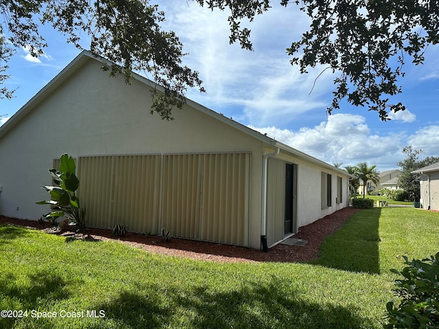 view of side of property featuring a yard