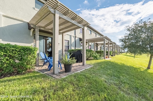 view of yard with a patio and a pergola