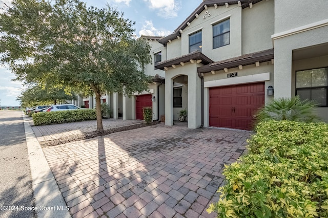 view of front of house featuring a garage