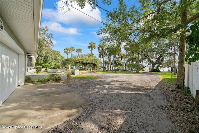 view of yard featuring a patio area