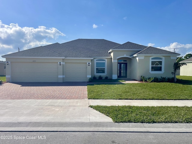 view of front of home featuring a garage and a front yard