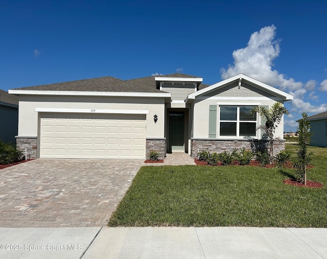 view of front of home featuring a garage and a front yard