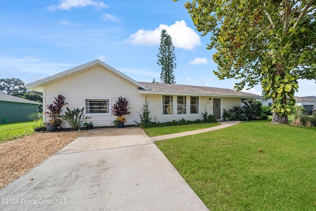 ranch-style home with a front lawn