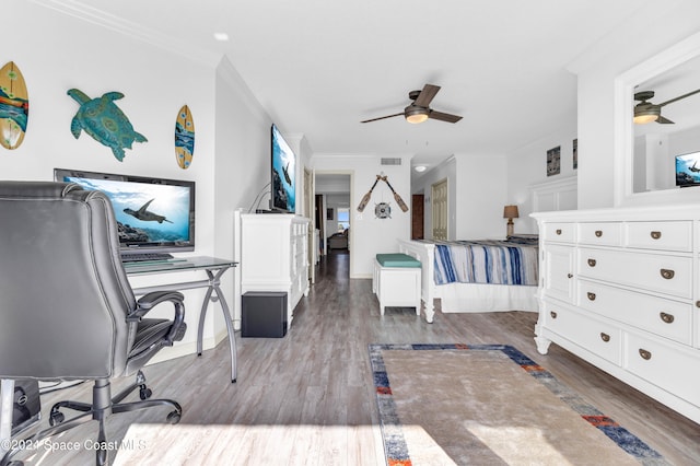 bedroom featuring dark hardwood / wood-style floors, ceiling fan, and crown molding