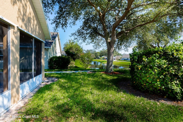 view of yard featuring a water view