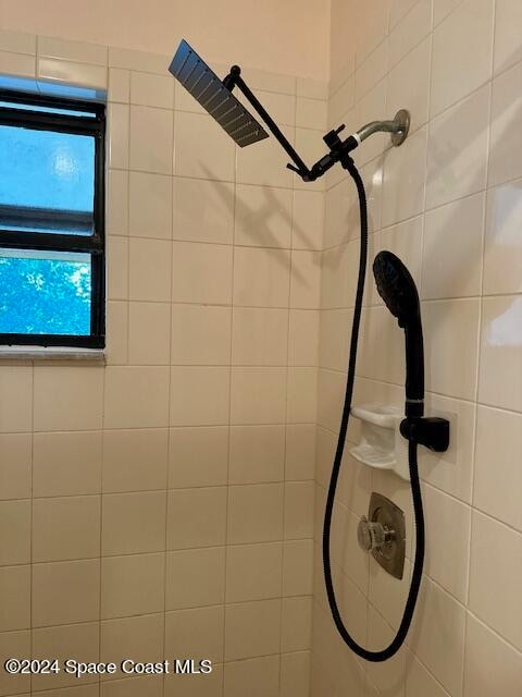 details with a tile shower