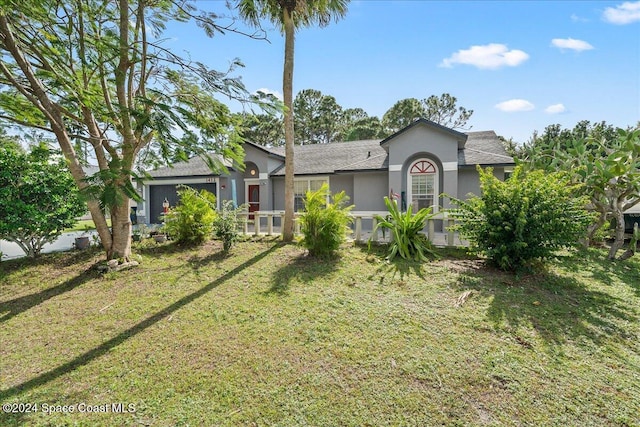 view of front facade with a front lawn