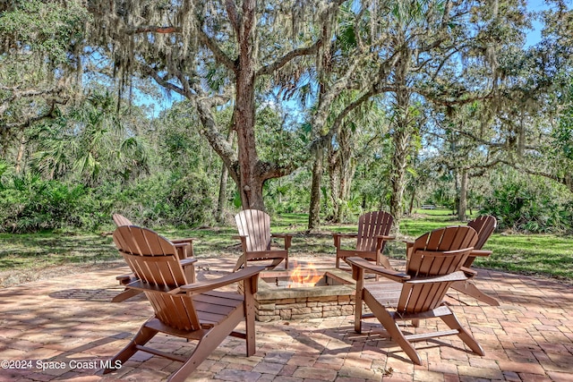 view of patio featuring a fire pit