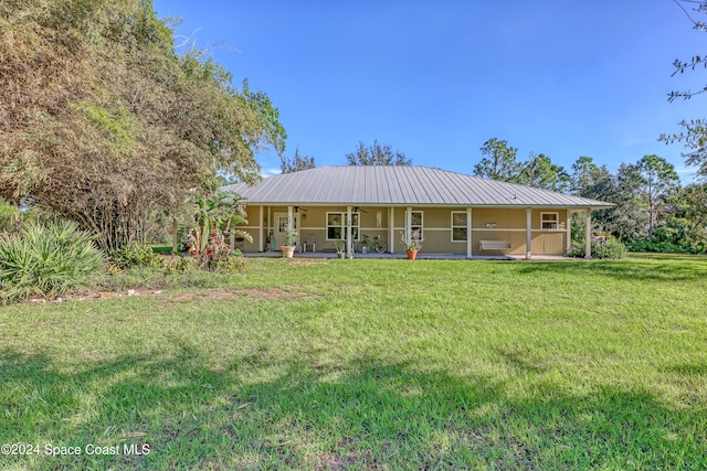 view of front of home with a front lawn