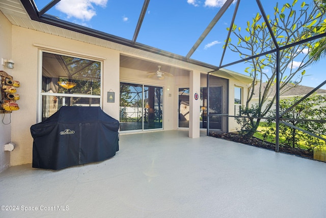 sunroom / solarium featuring ceiling fan