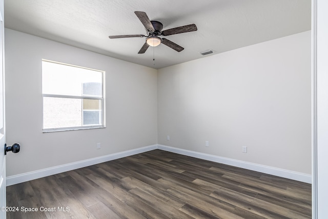 empty room featuring dark hardwood / wood-style floors and ceiling fan