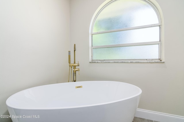 480 Prestwick Ct, Melbourne, FL 32940 - bathroom featuring baseboards and a soaking tub