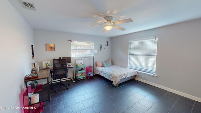 bedroom with ceiling fan