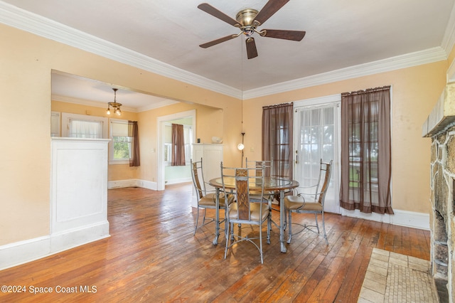 dining room with ceiling fan, ornamental molding, and dark hardwood / wood-style floors