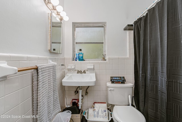 415 Audubon Dr, Melbourne, FL 32901 - bathroom featuring tile walls, toilet, wainscoting, curtained shower, and a sink