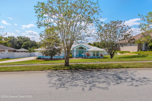 view of front of property with a front lawn