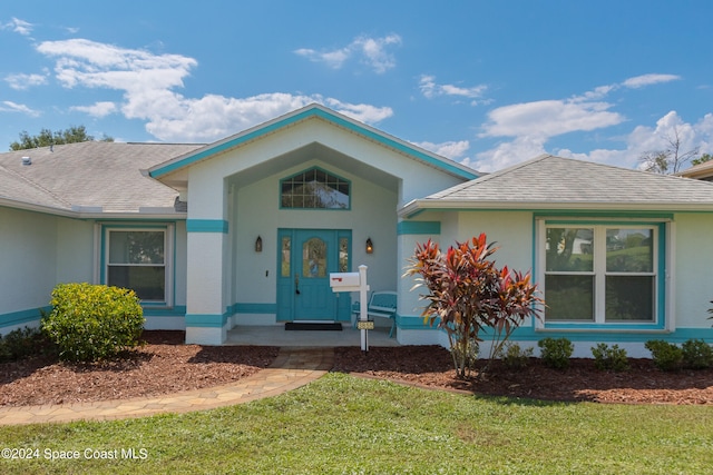 view of front of house featuring a front yard