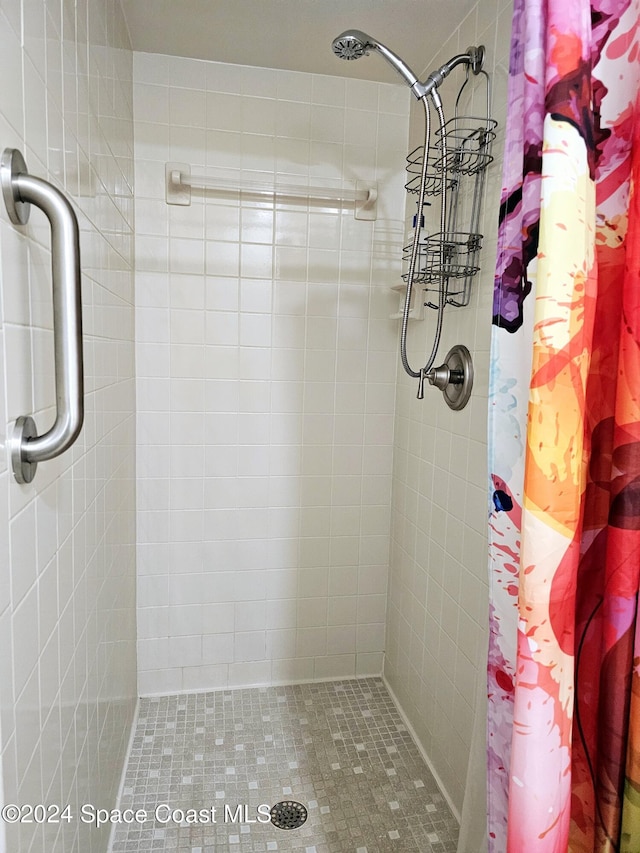 bathroom featuring a shower with curtain