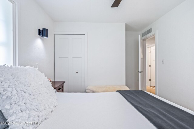 154 21st St SW, Vero Beach, FL 32962 - bedroom featuring a ceiling fan, visible vents, and a closet