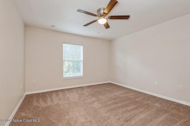 carpeted empty room featuring ceiling fan